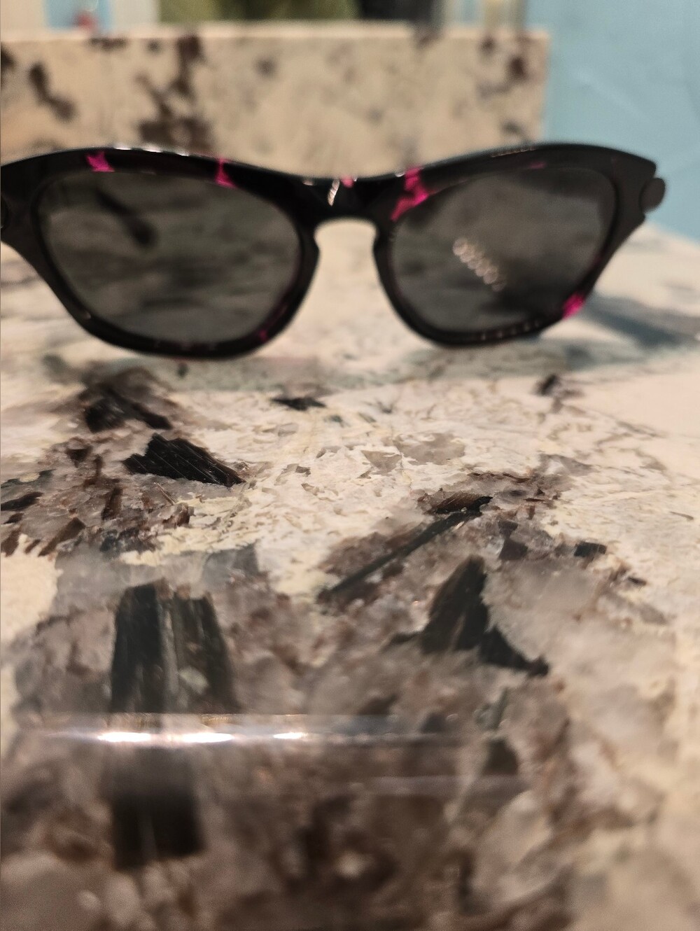 Burberry 55mm Pillow Sunglasses – Black/Dark Grey New In Box - Picture 3 of 8